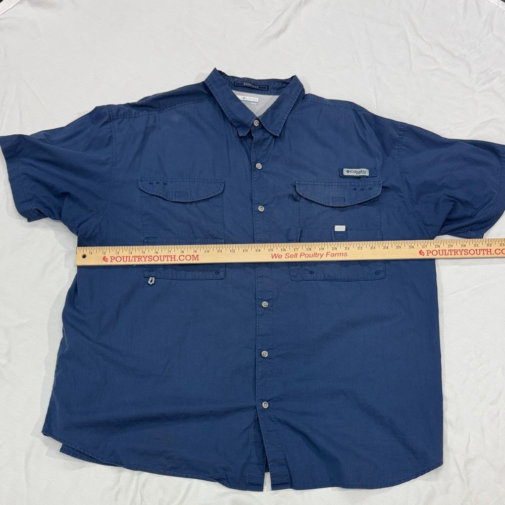 Columbia Men's Short Sleeve Button-Down Shirt in Navy Blue